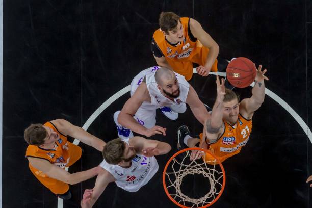 前英超前锋迪尼：可以理解伊萨克，但他没有采取聪明的办法