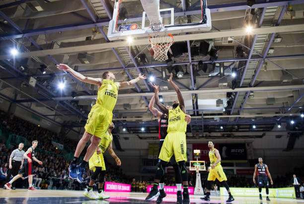 在接受采访 在接受采访